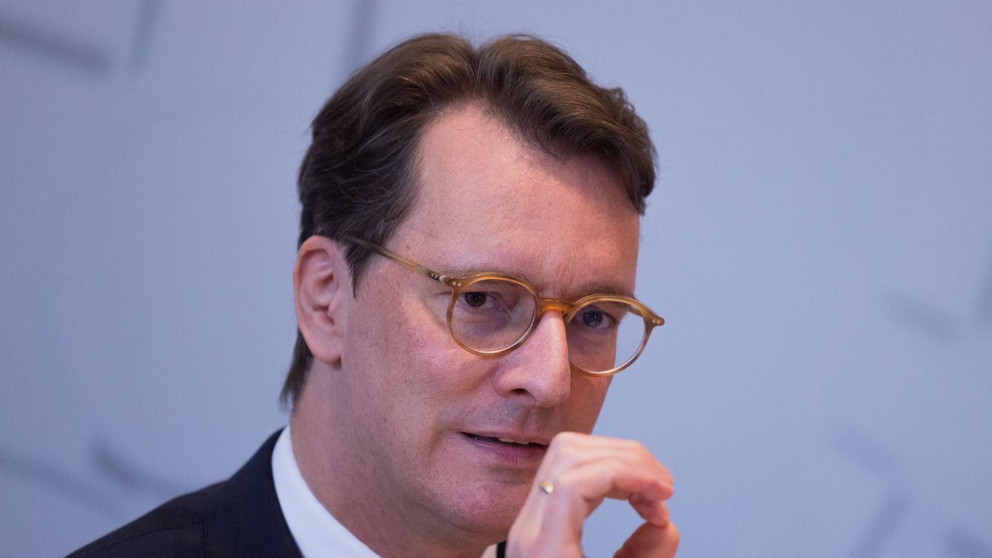 Ministerpräsident Hendrik Wüst (CDU) warnt mit Blick auf die Landtagswahl 2027 vor der AfD. (Archivbild) Foto: Rolf Vennenbernd/