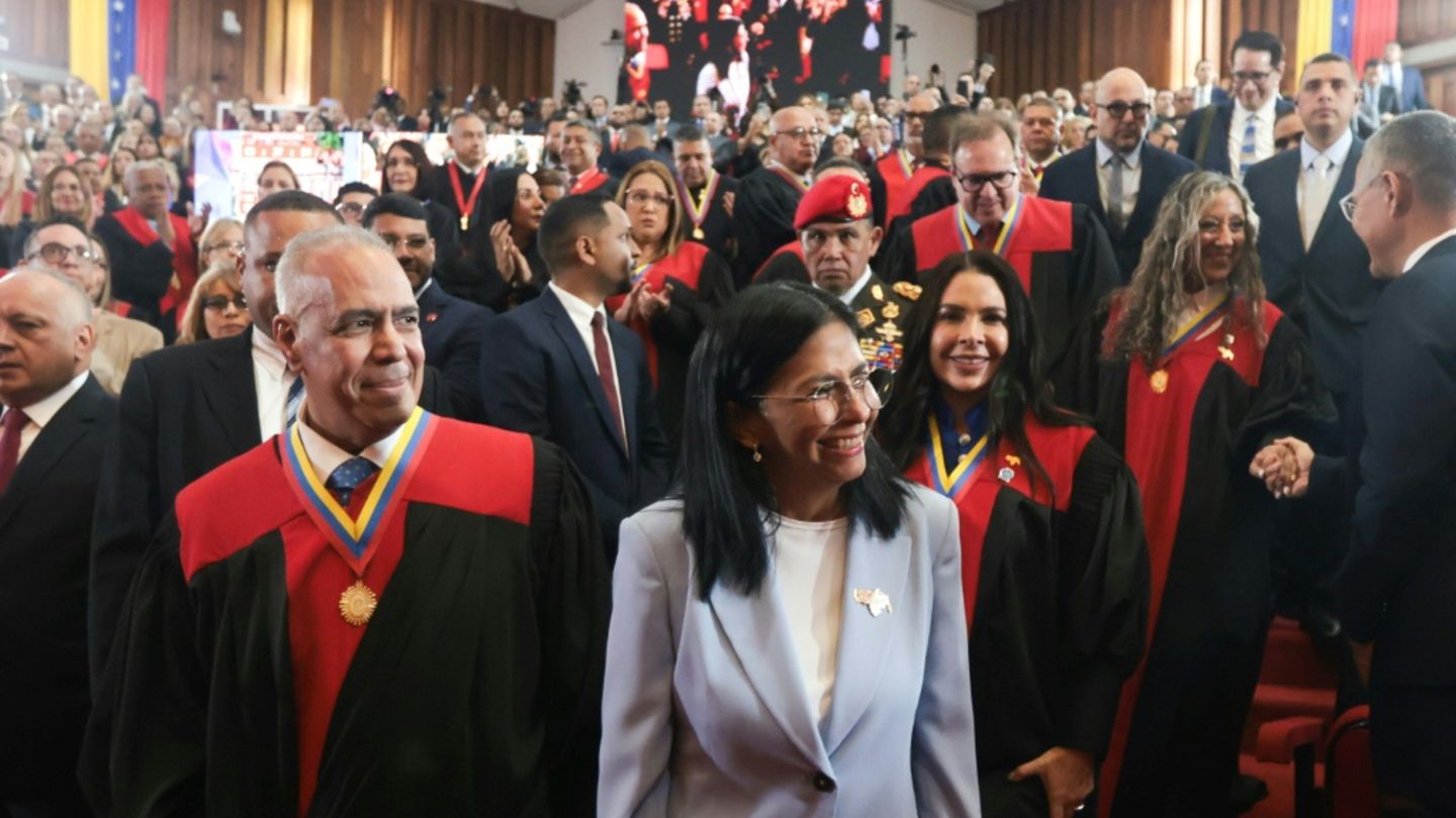 Venezuelas-bergangspr-sidentin-Rodr-guez-k-ndigt-Amnestie-Gesetz-an