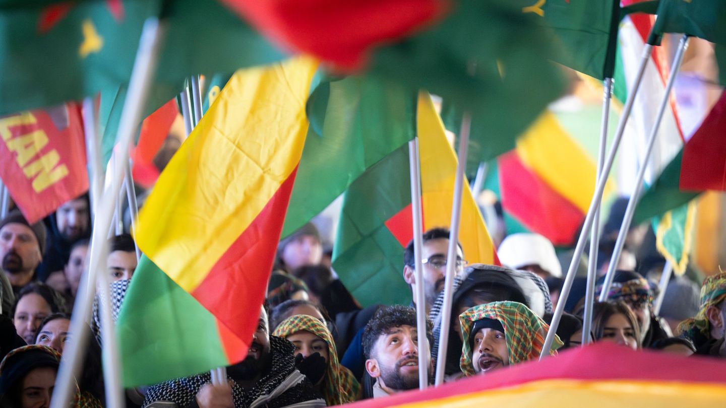 Lage-in-Syrien-Tausende-zu-pro-kurdischer-Demo-in-Bonn-erwartet