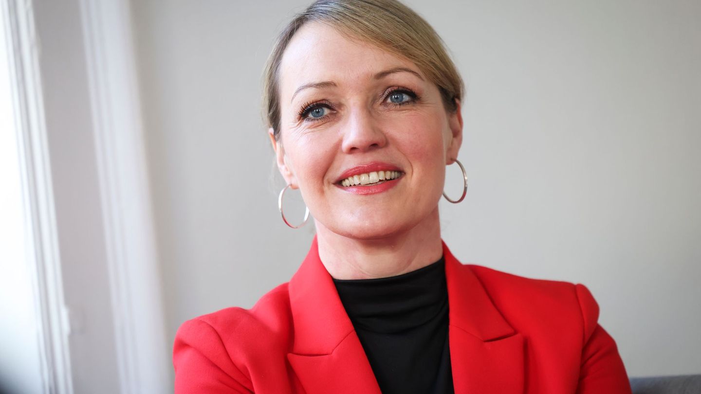 Die langjährige Lehrerin Pooth leitet seit November 2021 den DGB Nord. Foto: Christian Charisius/dpa