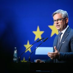 EU-Migrationskommissar Magnus Brunner setzt sich für die Abschiebung von Straftätern nach Syrien ein. (Archivbild) Foto: Bernd v