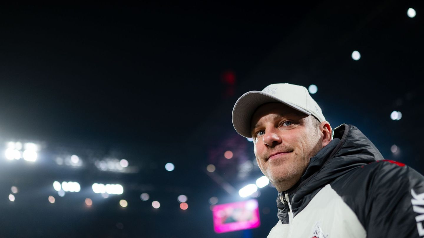 Kölns Coach Lukas Kwasniok war zufrieden mit dem Ergebnis gegen Wolfsburg. Foto: Marius Becker/dpa