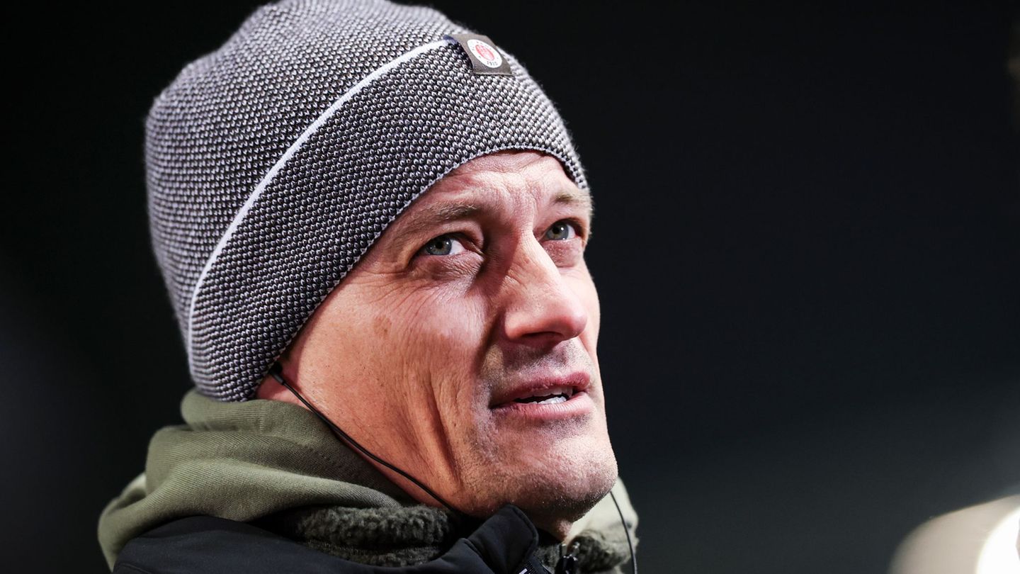 Alexander Blessin freut sich über einen neuen Stürmer. (Archivbild) Foto: Christian Charisius/dpa