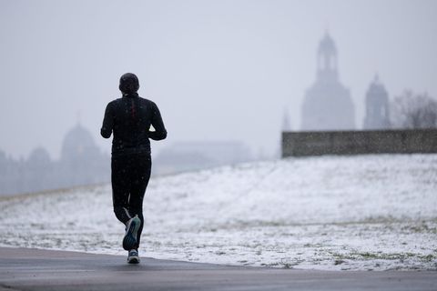 Zum Start des Februars bleibt es winterlich kalt in Sachsen. (Archivbild) Foto: Sebastian Kahnert/dpa