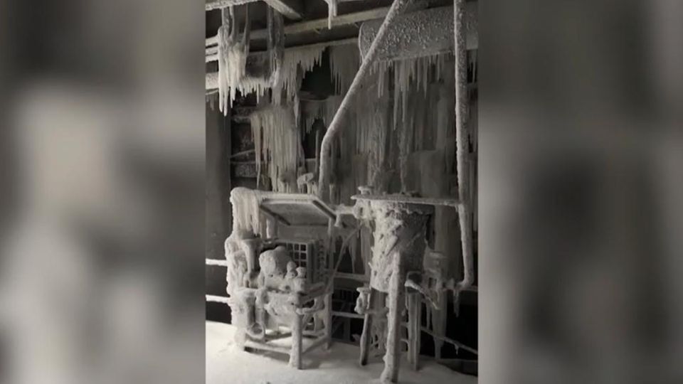 Videos zeigen vereiste Kraftwerke – eisige Kälte zermürbt Menschen in Ukraine