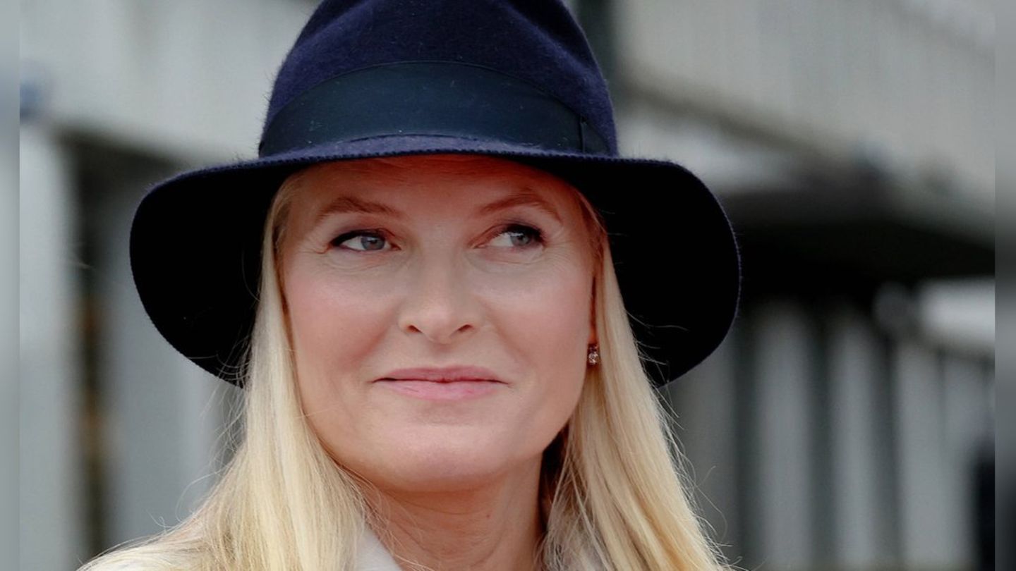 Erw-hnung-in-neuen-Epstein-Dokumenten-Mette-Marit-findet-es-einfach-nur-peinlich-