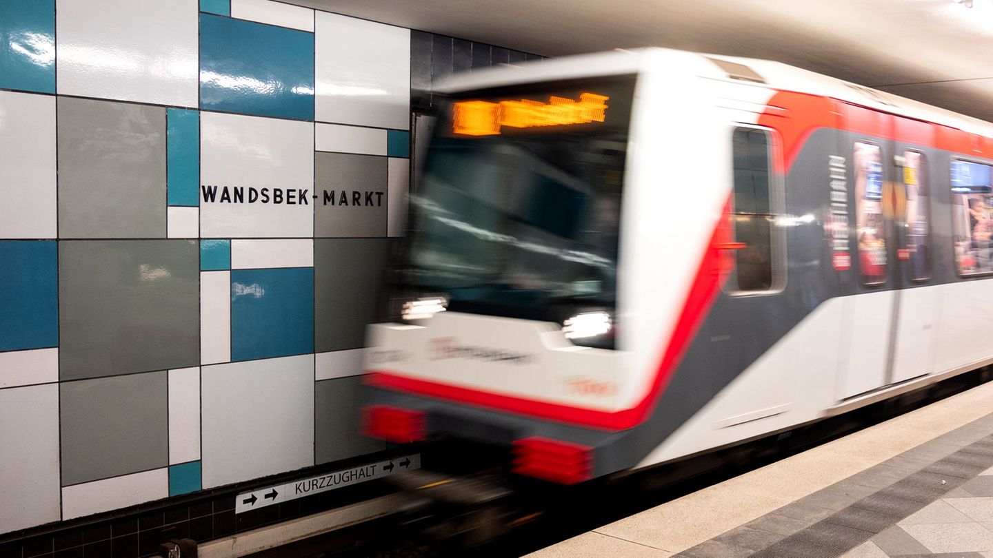 Mordkommission-ermittelt-Nach-T-tungsdelikt-in-U-Bahn-Trauerblumen-gestohlen