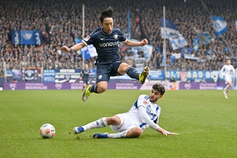 Schalke und Bochum lieferten sich ein packendes Duell. Foto: Anke Waelischmiller/dpa