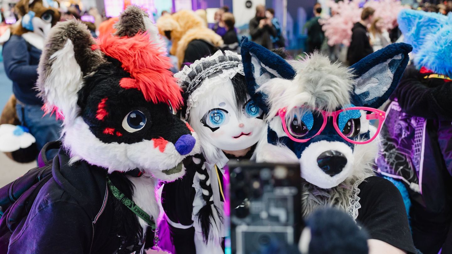 Phantasievolle Kostümierung auf der Manga- und Comic-Messe MAG-C in Erfurt. Foto: Michael Reichel/dpa