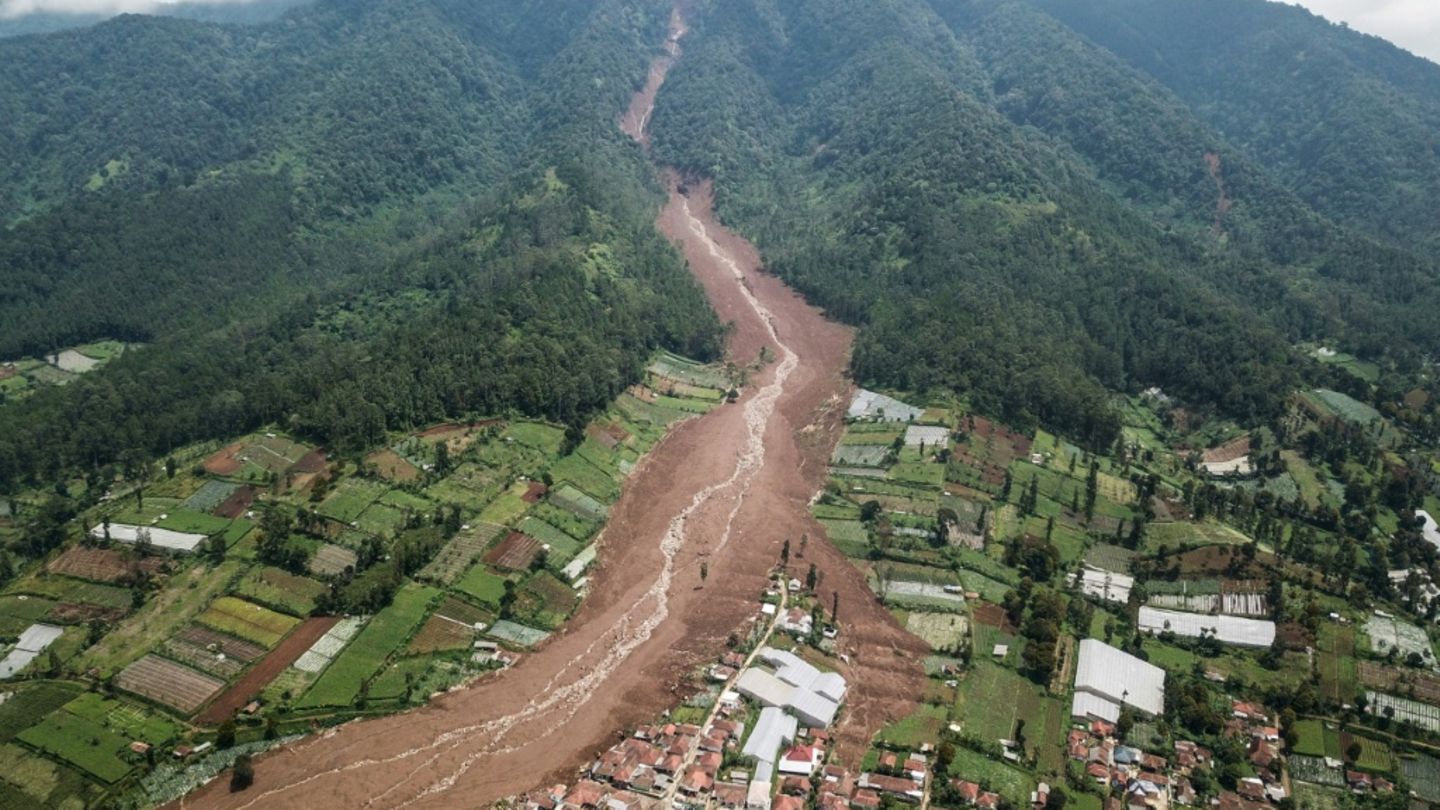 Der Erdrutsch in Pasirlangu auf Java