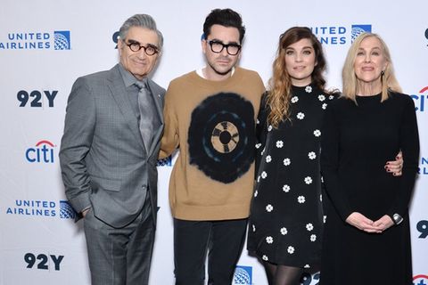 Eugene Levy mit Dan Levy, Annie Murphy und Catherine O'Hara (v.l.n.r.) auf einem "Schitt's Creek"-Event im Jahr 2020.