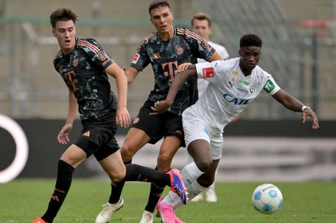 Javier Fernandez (l) spielt nun beim Club in Nürnberg. (Archivbild) Foto: Peter Kneffel/dpa