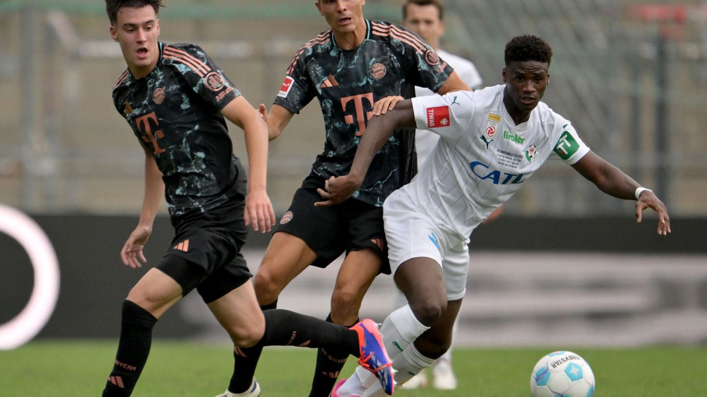Javier Fernandez (l) spielt nun beim Club in Nürnberg. (Archivbild) Foto: Peter Kneffel/dpa