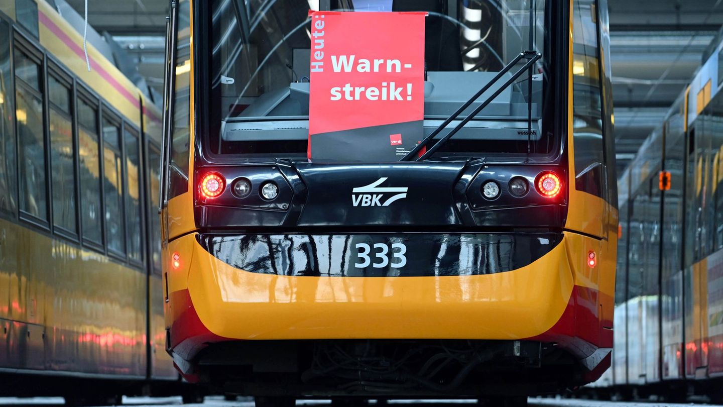 Verdi ruft zu Warnstreik im Nahverkehr auf. (Archivbild) Foto: Uli Deck/dpa