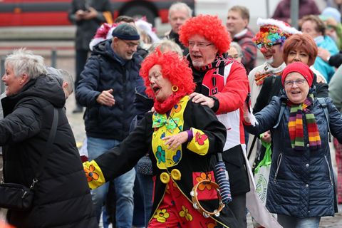 Zumindest in einem Ort in MV ist auch am Aschermittwoch noch nicht endgültig Schluss. Foto: Bernd Wüstneck/dpa