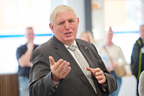 Laumann fordert: ein bisschen mehr Fingerspitzengefühl, bitte. (Archivfoto) Foto: Bernd Thissen/dpa