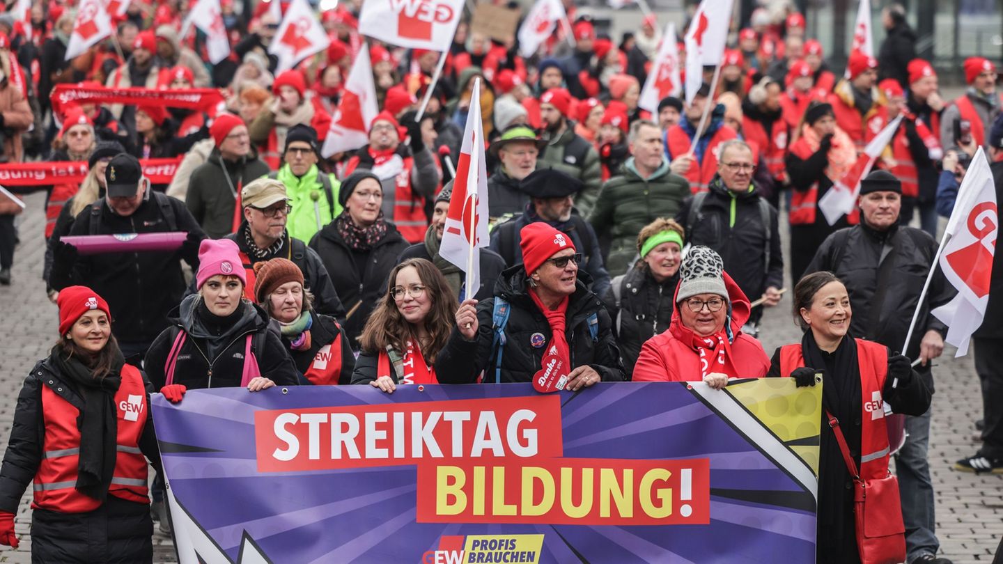 In einigen Regionen von NRW hat sie GEW zu neuen Warnstreiks an Schulen aufgerufen. (Archivbild) Foto: Oliver Berg/dpa