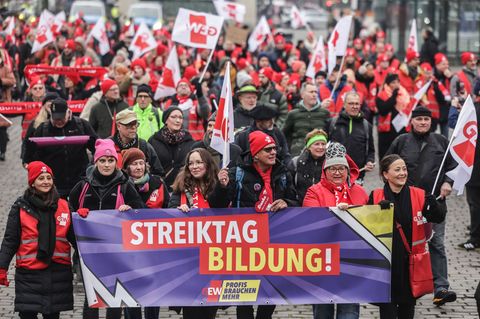 In einigen Regionen von NRW hat sie GEW zu neuen Warnstreiks an Schulen aufgerufen. (Archivbild) Foto: Oliver Berg/dpa
