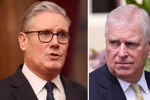Premierminister Keir Starmer (l.) fordert Andrew Mountbatten-Windsor zum Aussagen auf.