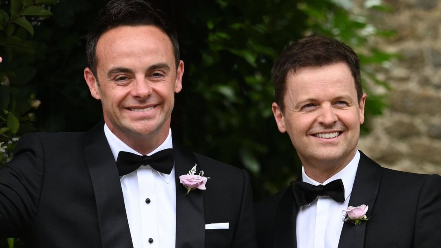 Ant McPartlin (l.) und Declan Donnelly moderieren die britische Version des Dschungelcamps.