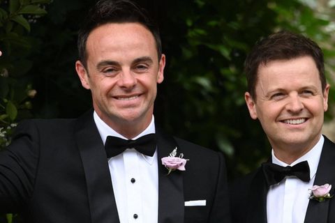 Ant McPartlin (l.) und Declan Donnelly moderieren die britische Version des Dschungelcamps.