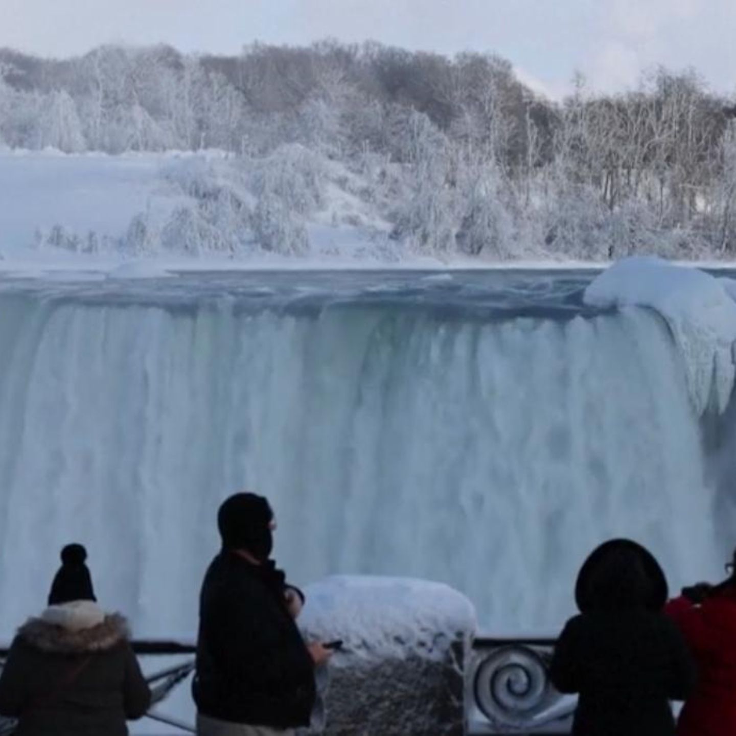 Niagarafälle fast zugefroren – extreme Kälte sorgt für Winter-Wonderland