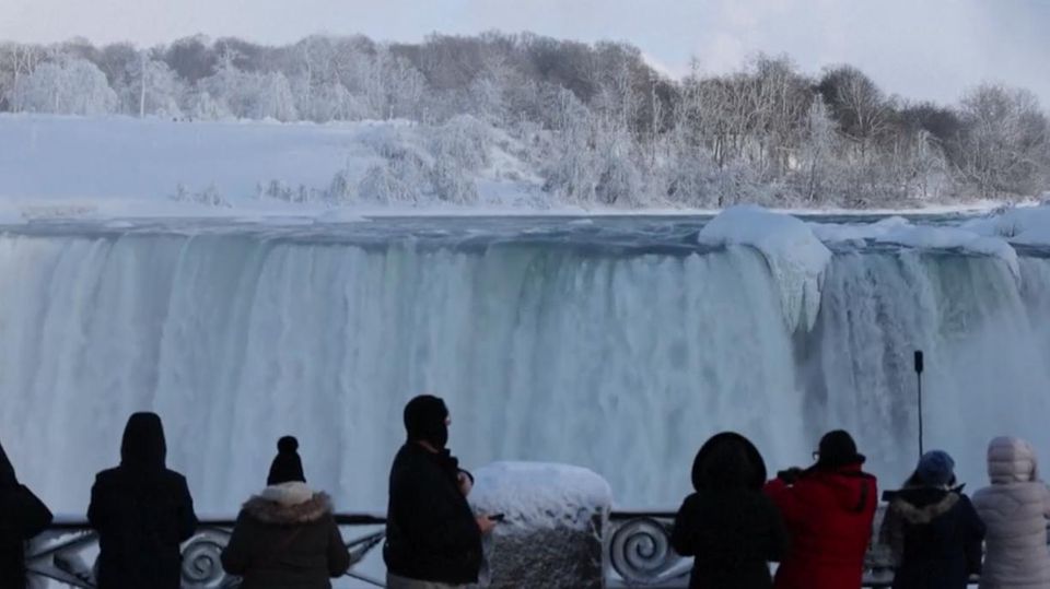 Niagarafälle fast zugefroren – extreme Kälte sorgt für Winter-Wonderland