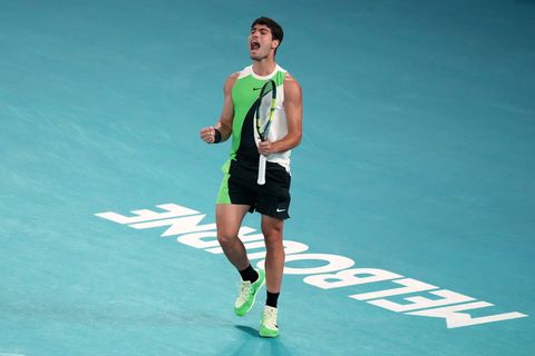 Carlos Alcaraz ist der jüngste Tennisspieler der Geschichte, der alle vier Grand-Slam-Turniere gewonnen hat. Foto: Mark Baker/AP