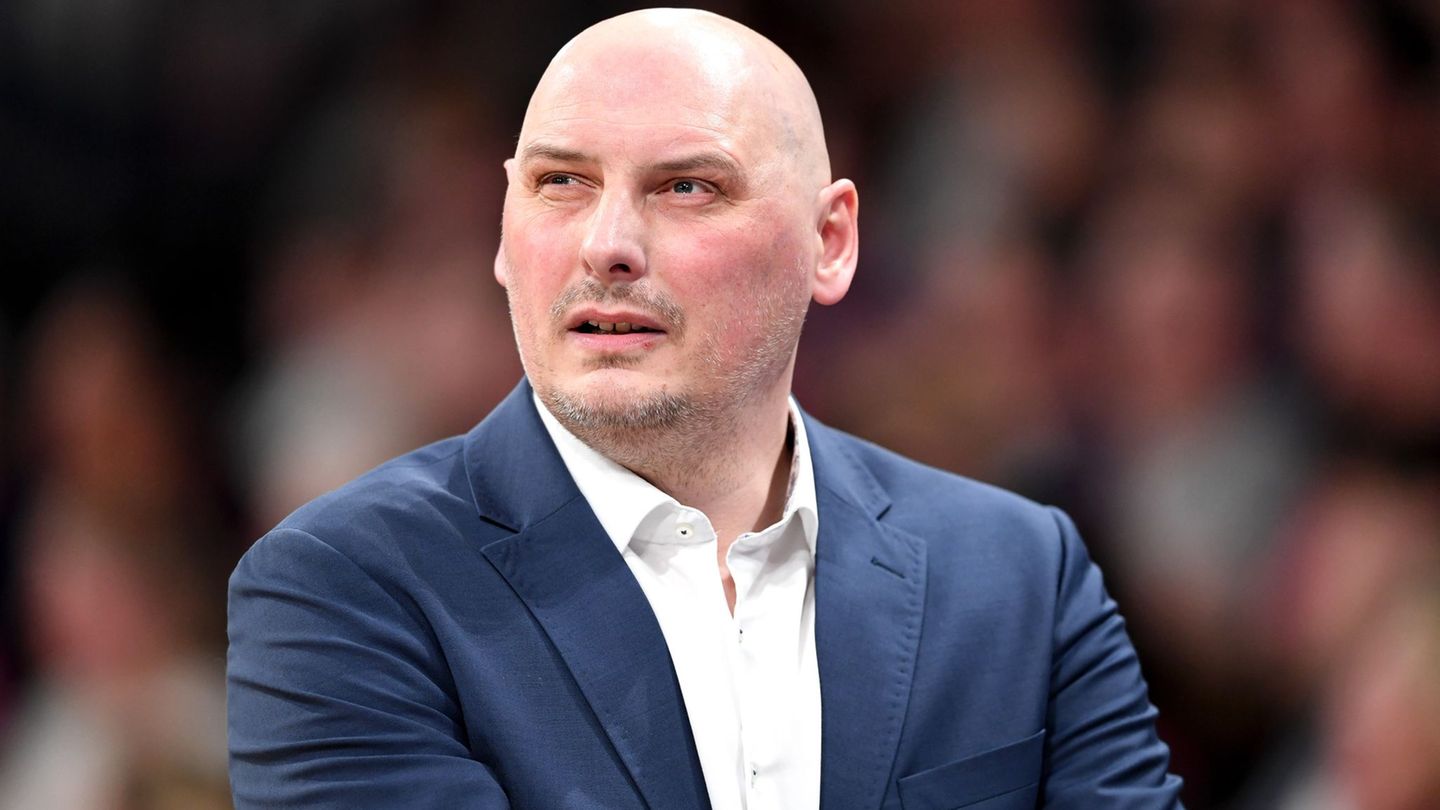 Bleibt in Rostock: Basketball-Trainer Przemyslaw Frasunkiewicz. Foto: Michael Schwartz/dpa