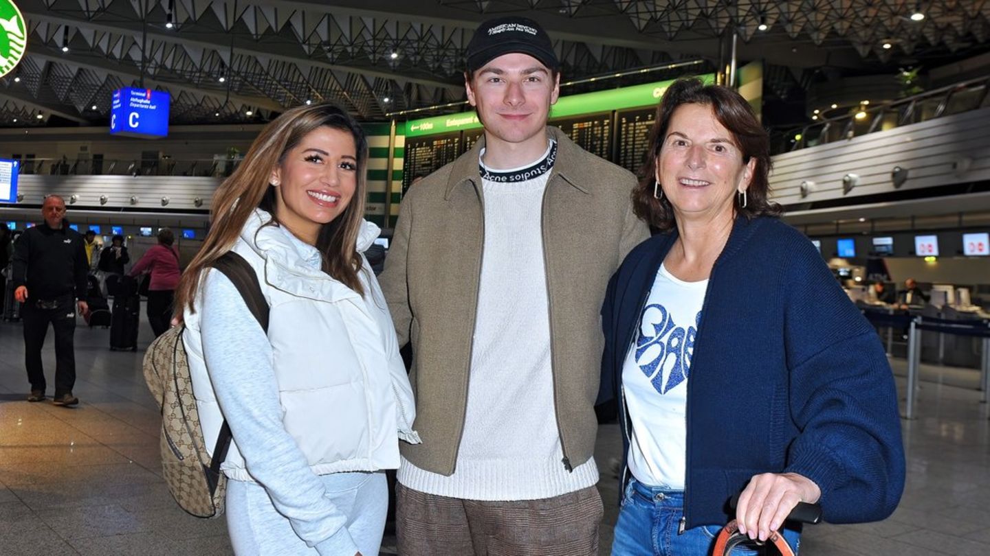 Claudia Obert (r.) ist die offizielle Dschungelbegleitung von Eva Benetatou, Oberts Partner Max Suhr reiste mit nach Australie