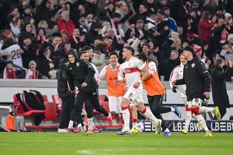 Ermedin Demirovic jubelt nach seinem Tor zum 1:0. Foto: Harry Langer/dpa