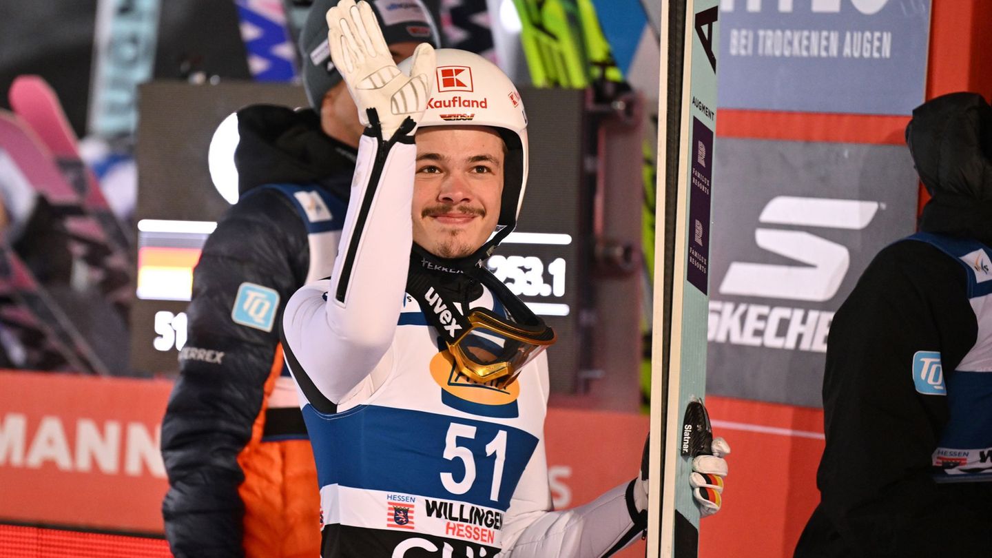 Philipp Raimund freut sich über Platz drei. Foto: Swen Pförtner/dpa