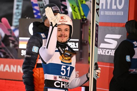 Philipp Raimund freut sich über Platz drei. Foto: Swen Pförtner/dpa