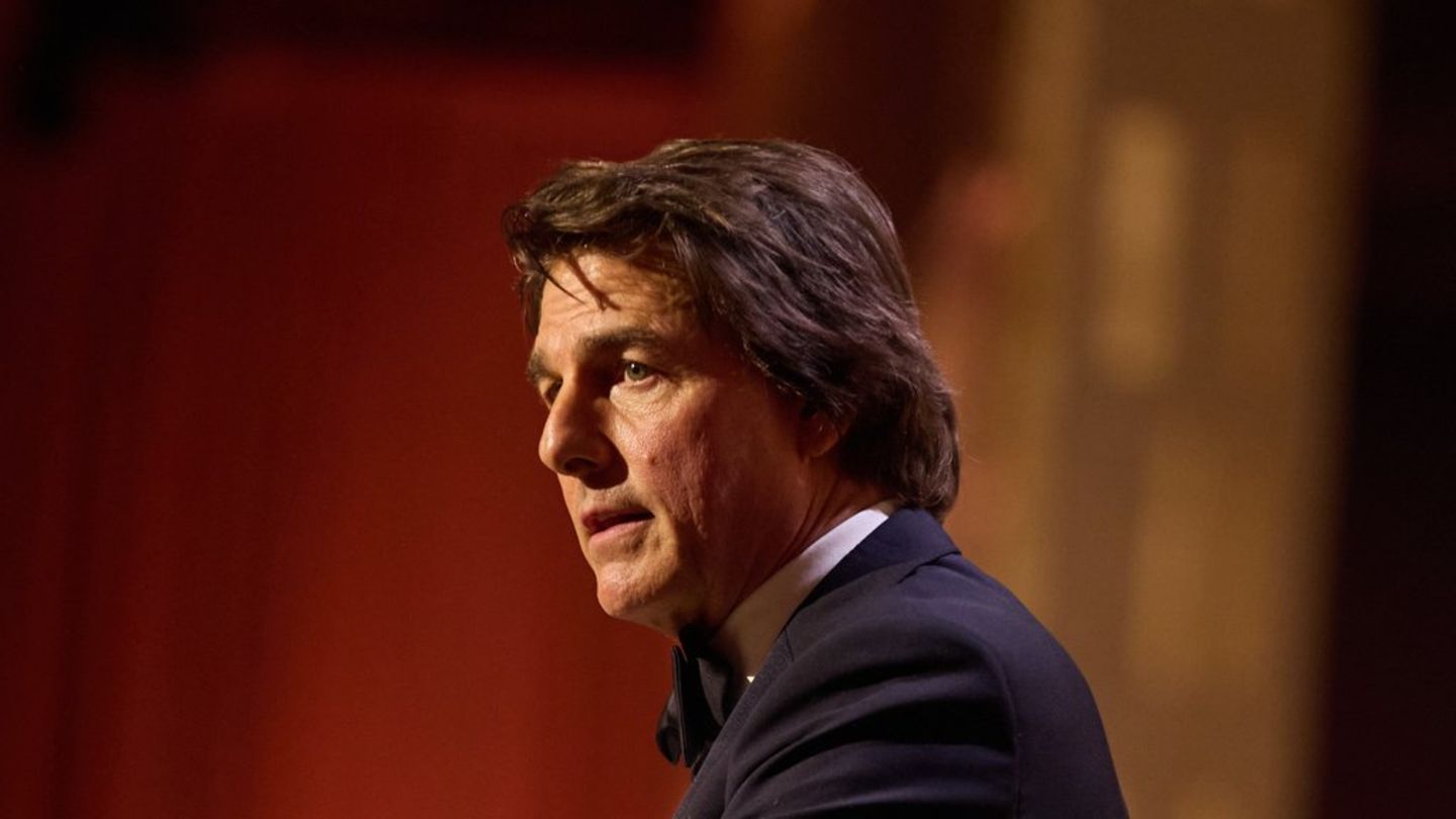 Das soll der Grund für einen überraschenden Umzug von Tom Cruise sein.