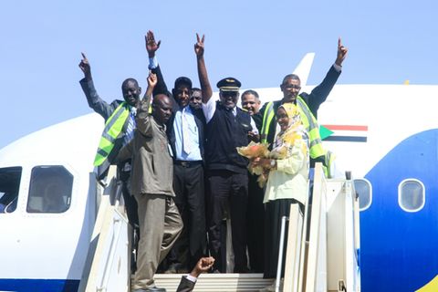 Besatzung feiert ersten Linienflug seit knapp drei Jahren nach Khartum