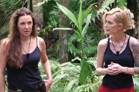 Die Dschungelfreundinnen Simone Ballack und Mirja du Mont werden getrennt. Foto: RTL/dpa
