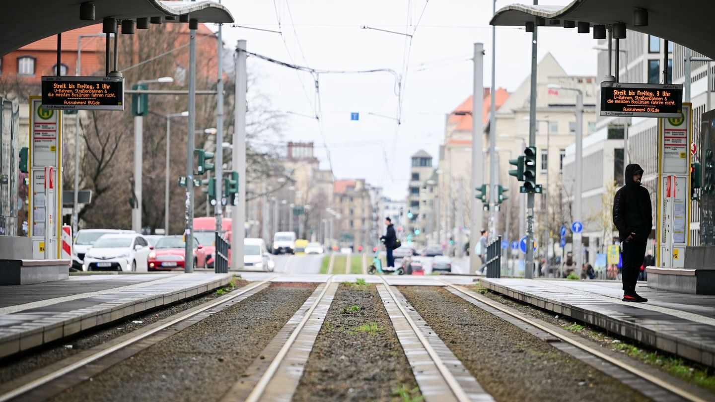 Seit 3.00 Uhr morgens ist der Nahverkehr in Berlin nahezu vollständig eingestellt. (Archivbild) Foto: Sebastian Gollnow/dpa