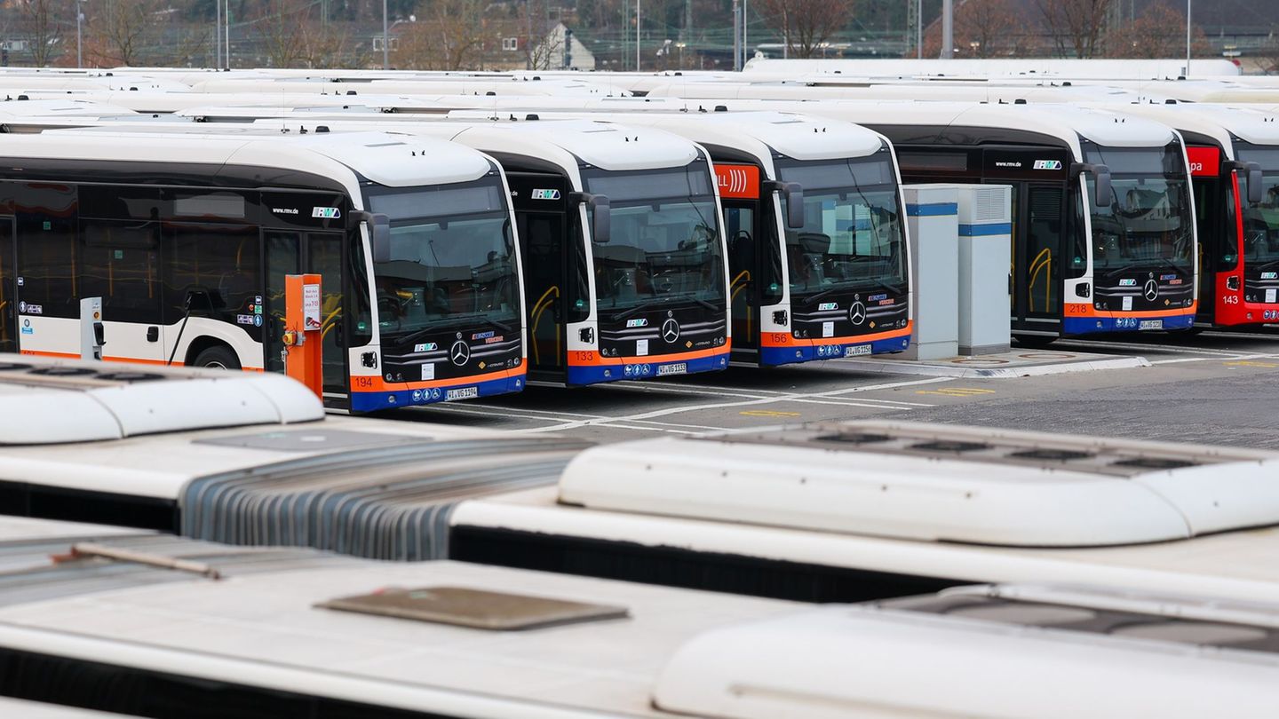 Nix fährt mehr: Für Wiesbaden rechnet die Verkehrsgesellschaft mit erheblichen Einschränkungen. (Archivbild) Foto: Jörg Halisch/