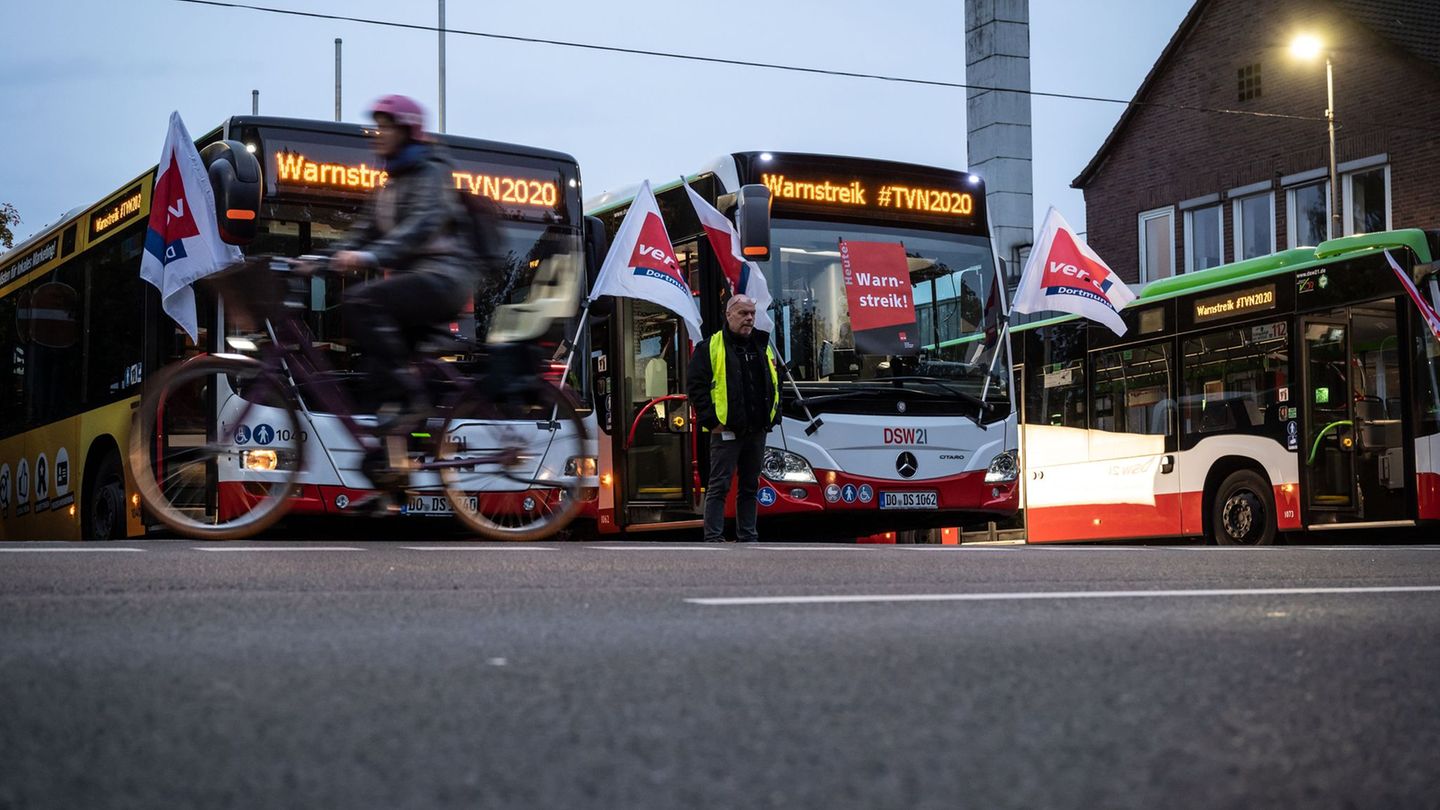 Verdi hat in NRW Beschäftigte in rund 30 kommunalen Verkehrsbetrieben zu Warnstreiks aufgerufen. (Archivbild) Foto: Bernd Thisse