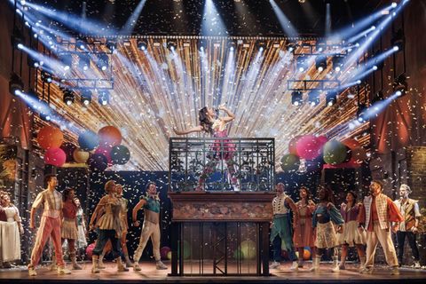 Die bunte Show mit vielen großen Hits zieht weiter nach Stuttgart. (Archivbild) Foto: Markus Scholz/dpa