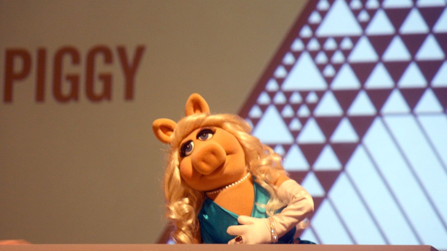 Zu den Streaming-Highlights im Februar gehört auch Miss Piggy, die natürlich beim Disney+-Special zum 50. Geburtstag der "Muppet