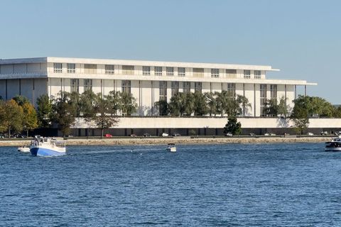 Das Trump Kennedy Center ist von Georgetown aus zu sehen