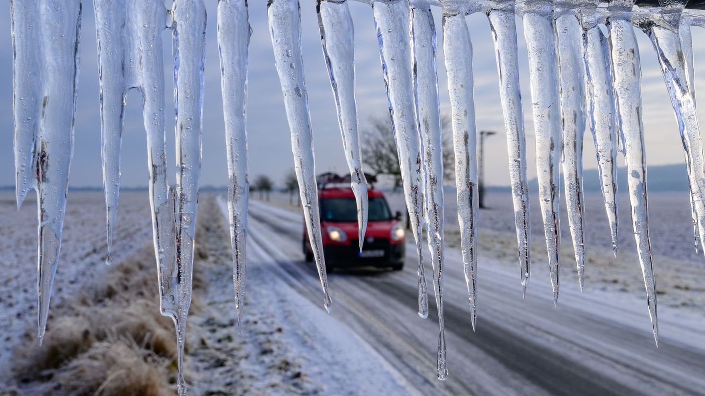 In der Nacht zum Mittwoch und am Mittwoch erwartet der DWD Schnee. Auch gefrierender Sprühregen ist möglich. Foto: Patrick Pleul