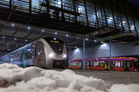 Zwischen Chemnitz und Leipzig verkehrt der erste Akkuzug im regulären Betrieb in Sachsen. Foto: Hendrik Schmidt/dpa