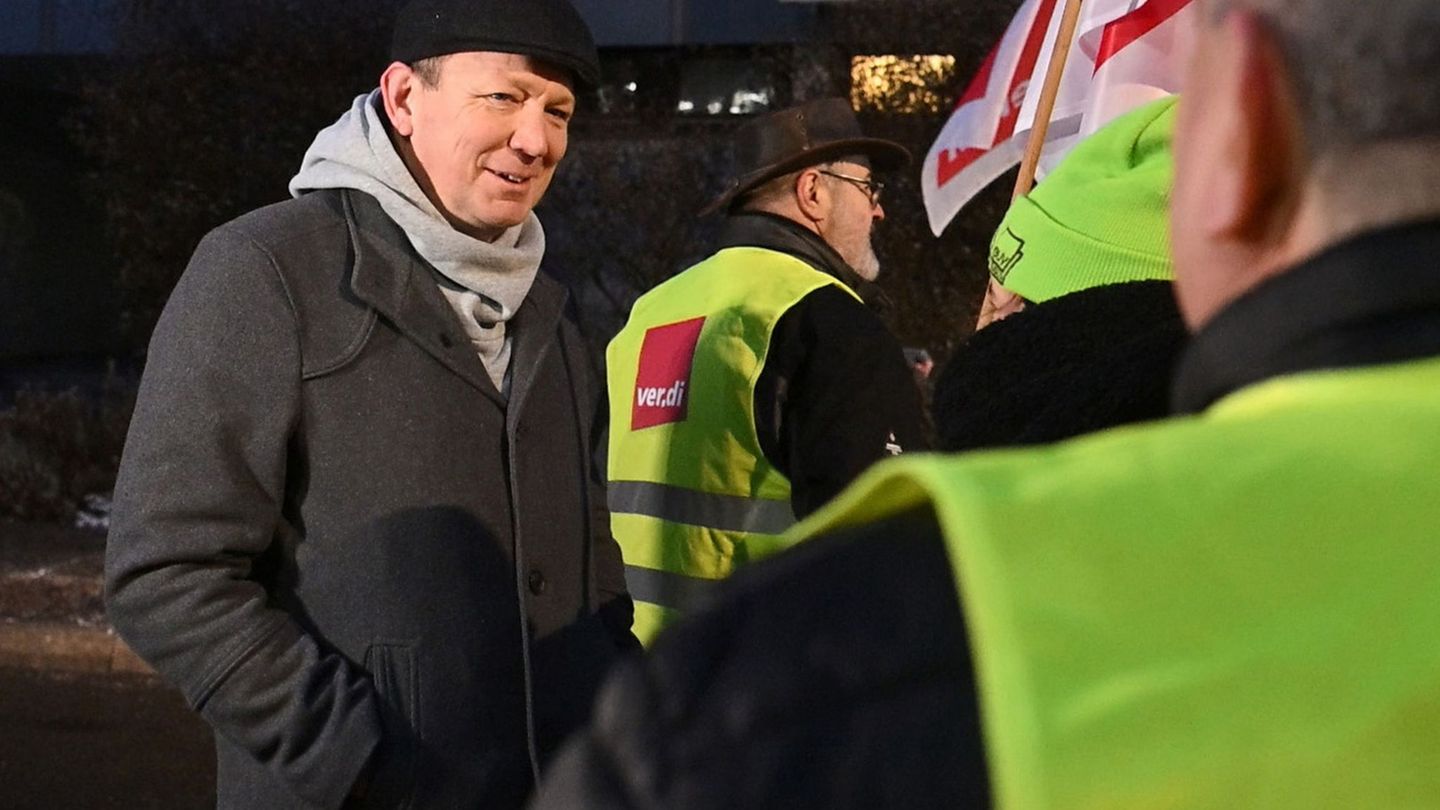Derzeit seien keine weiteren Streiktage geplant, sagt Verdi-Verhandlungsführer Jan Bleckert. Foto: Marijan Murat/dpa