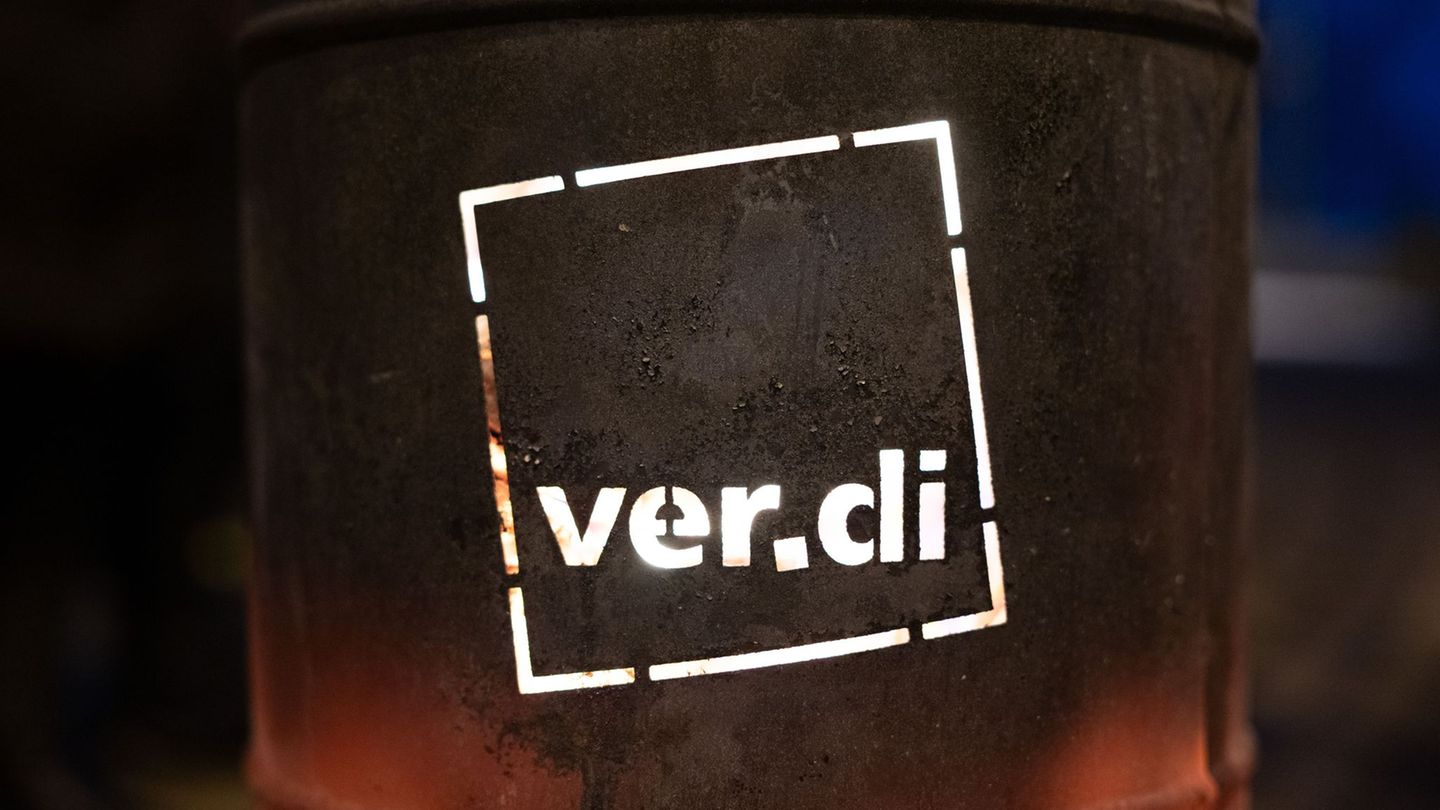 Auch in Brandenburg standen am Montag viele Busse und Straßenbahnen still. Foto: Sebastian Kahnert/dpa