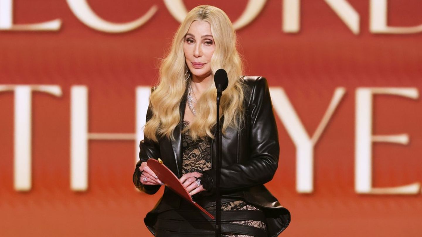 Cher auf der Bühne der Grammy Awards.