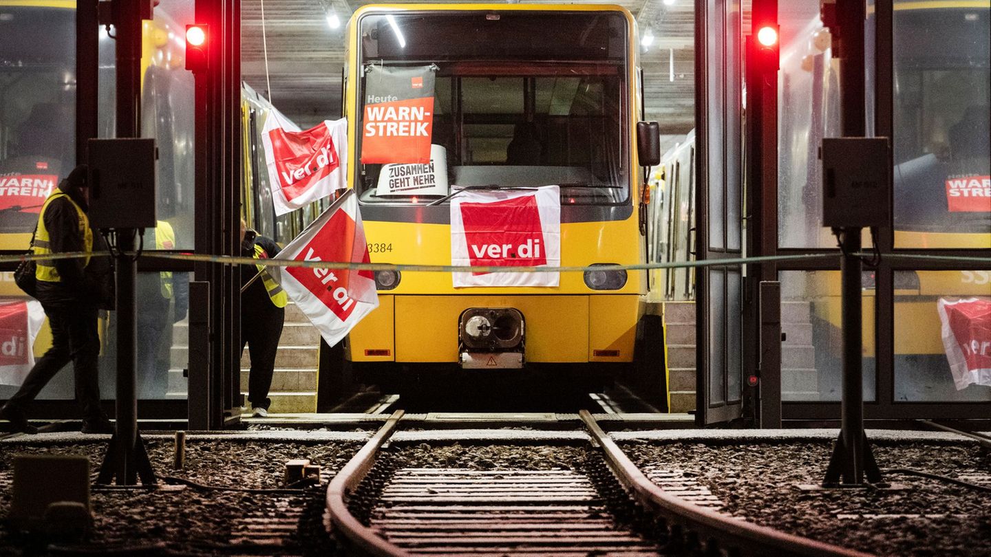 Die Warnstreiks im Nahverkehr bekommen vor allem Pendler, Schülerinnen und Schüler sowie deren Eltern zu spüren. Foto: Marijan M