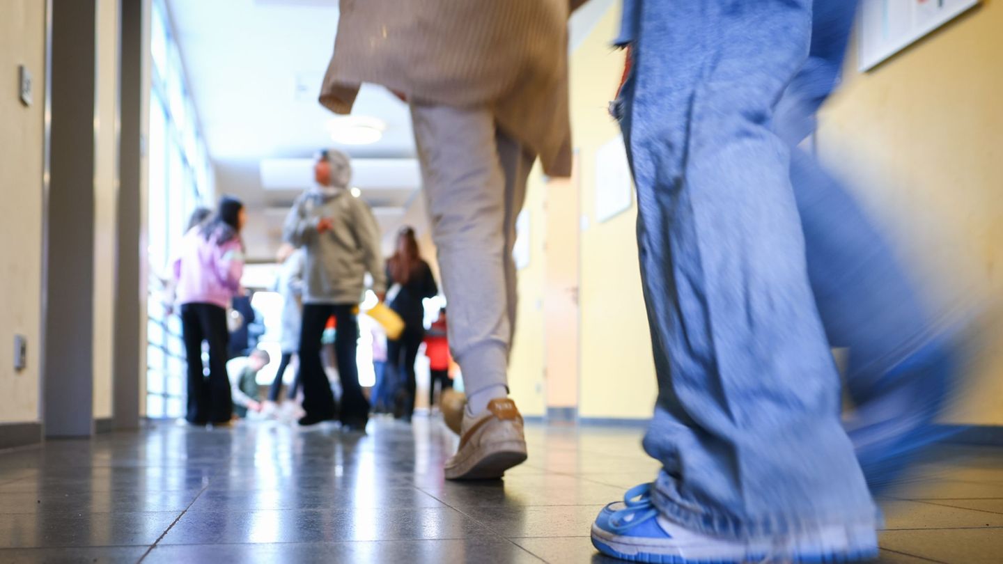 Jugendliche, die noch keinen Plan für die Zeit nach der Schule haben, sollen besser begleitet werden. (Symbolbild) Foto: Christi