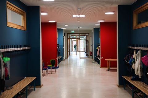 Knapp 17.000 Jungen und Mächen wurden für das im Sommer beginnende neue Schuljahr an Hamburgs Grundschulen angemeldet. (Archivbi